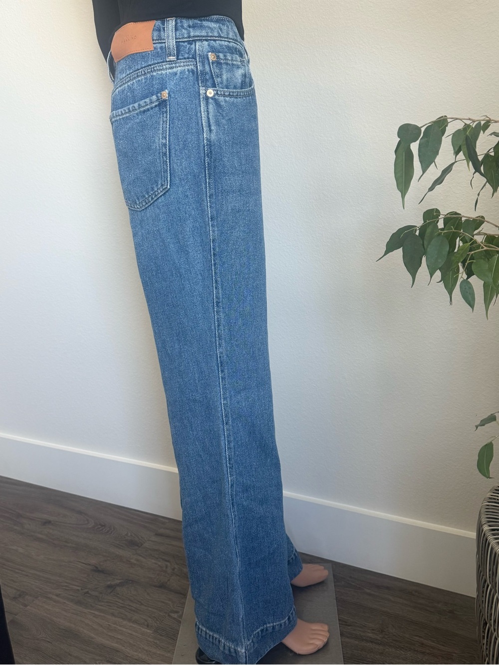 Classic High-Rise Wide Leg Women's Jeans - Blue - Picture 3 of 6